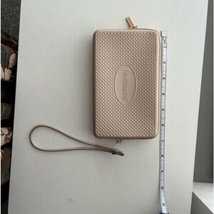 Havaianas wristlet